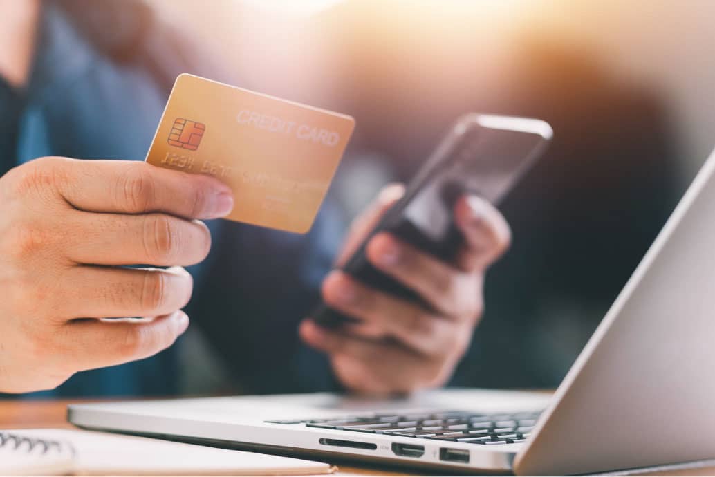 Quase um terço dos brasileiros vê compras online como a atividade mais vulnerável a fraudes, mostra pesquisa